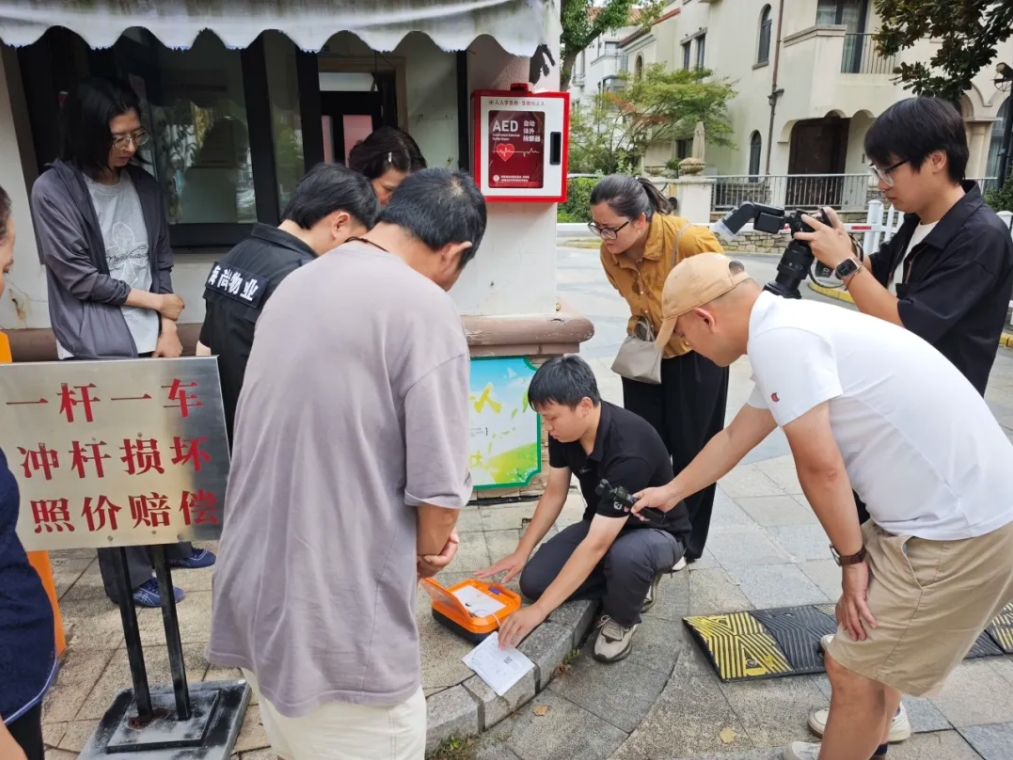 乐普AED亮相崇明电视台，125台“生命守护设备”构筑城乡急救网