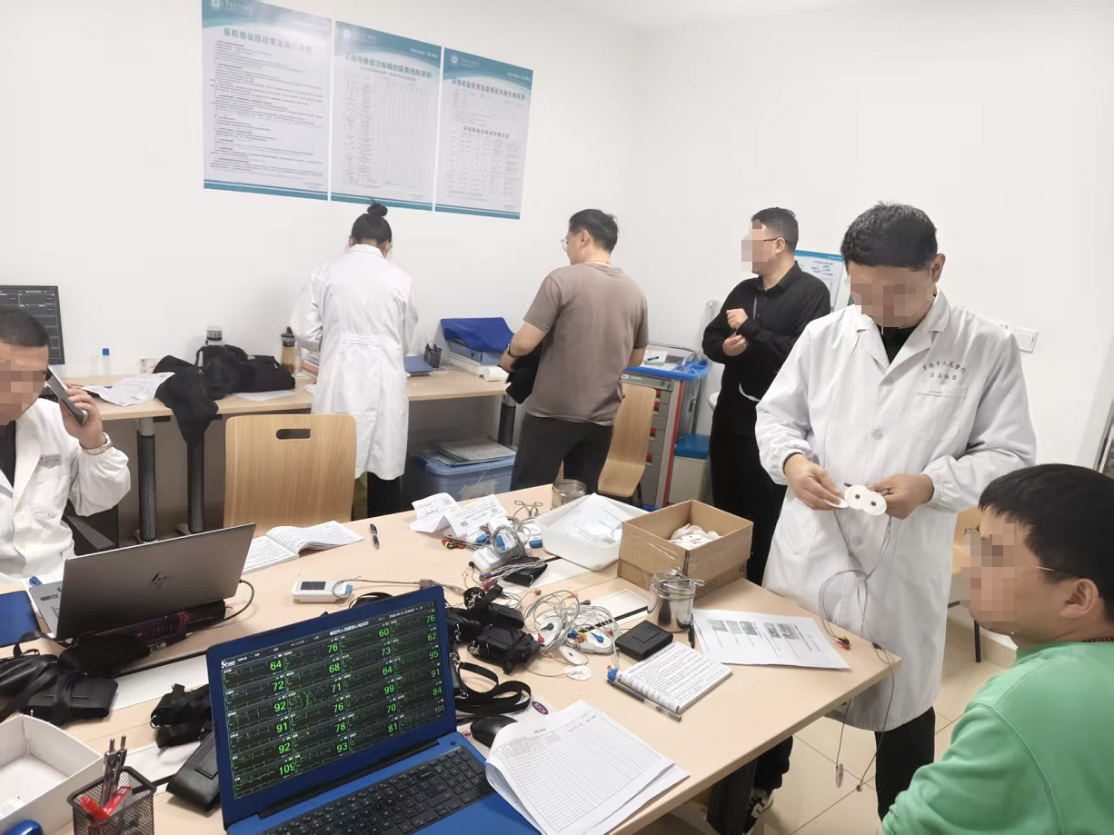 心安宝心脏实时监护预警机